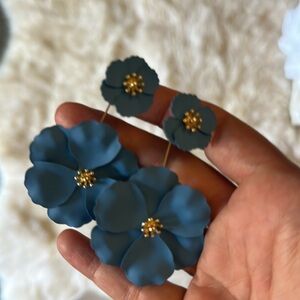 Blue flower dangle earrings